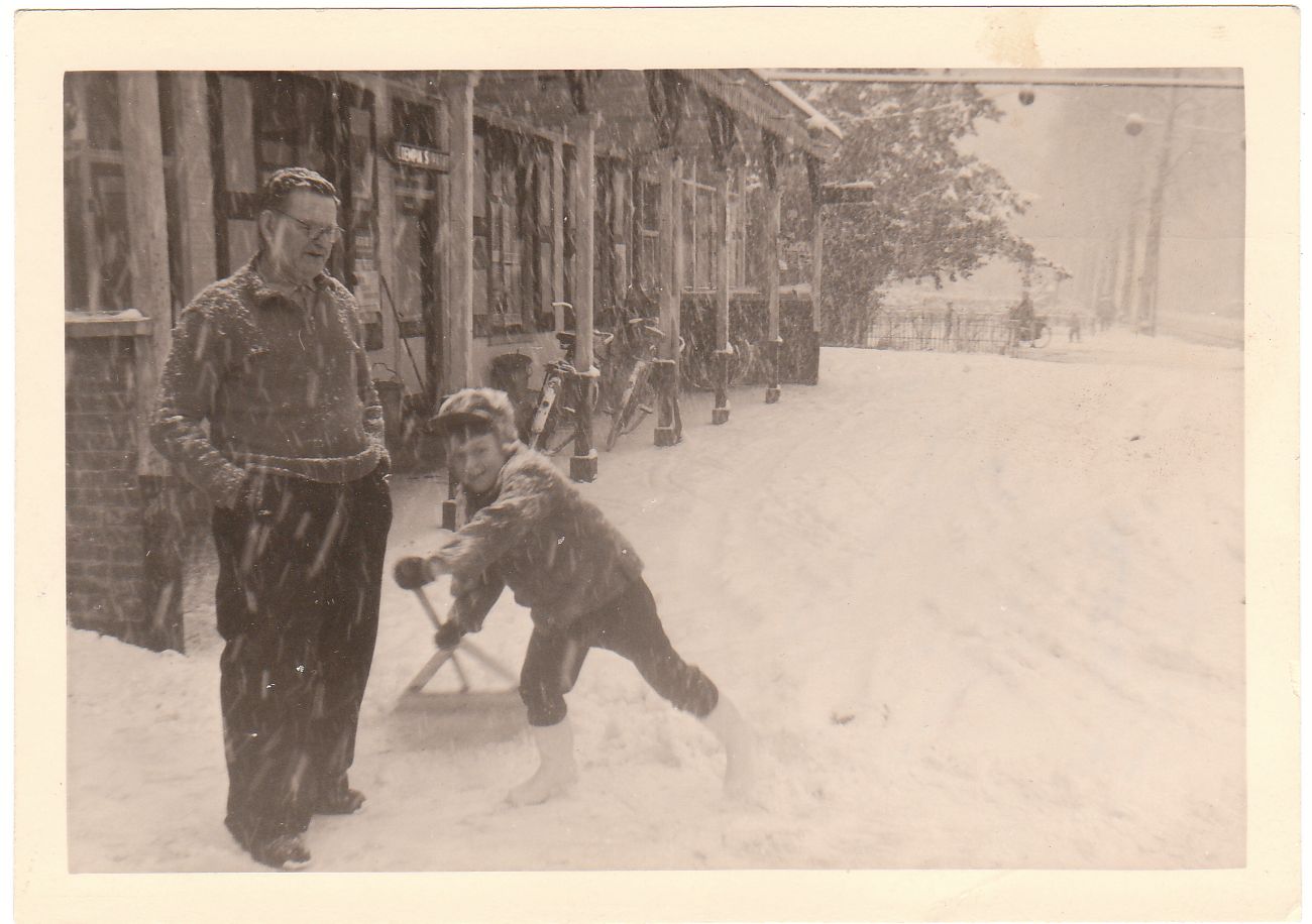 Klik voor foto in apart venster boyd_kooij_en_zijn_opa_van_den_broek.jpg