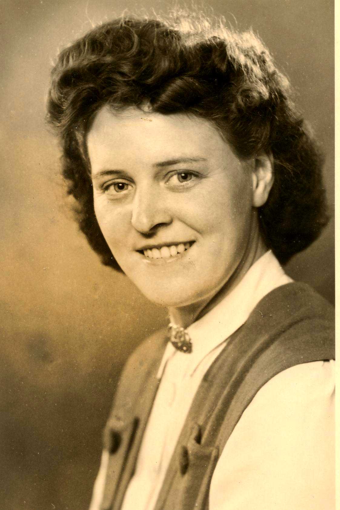 Klik voor foto in apart venster johanna_van_den_broek_1919.jpg